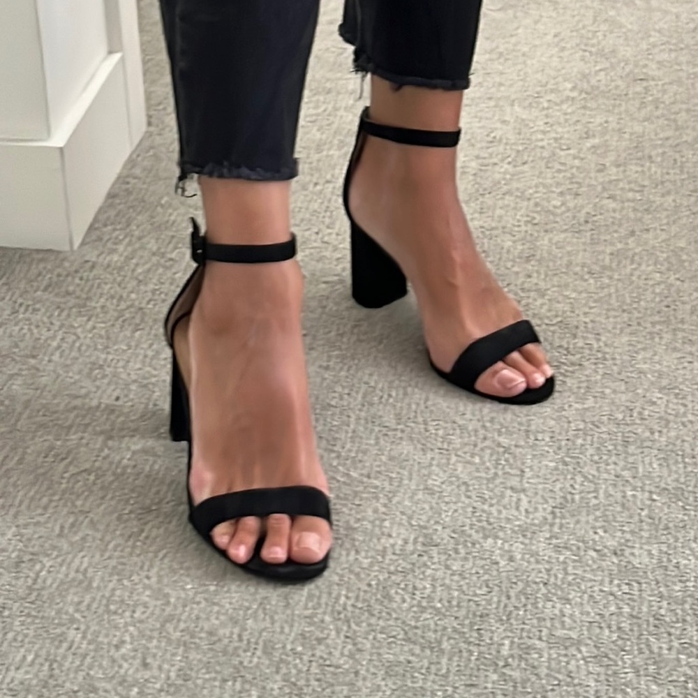 Suede block heel .